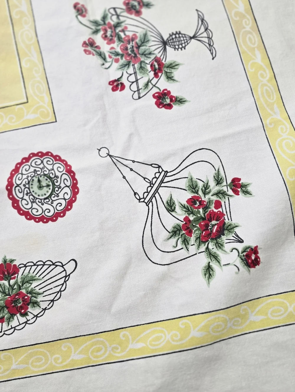 Vintage 60s Cottagecore Floral Tablecloth Retro Farmhouse Kitchen Decor 44x47.5